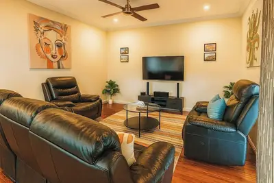 Image de KozyGuru | Richmond | Stylish 3-Bedroom City Gem