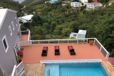 Image de Modern and spacious 2/2 apartment with Ac, Pool and back up generator, St Thomas