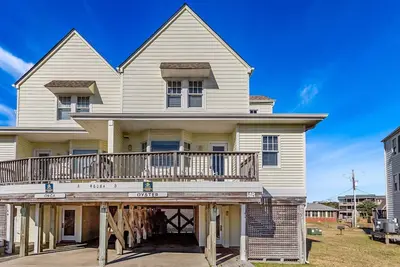 Image de Oyster | Dog-Friendly Townhouse w/ Ocean Views