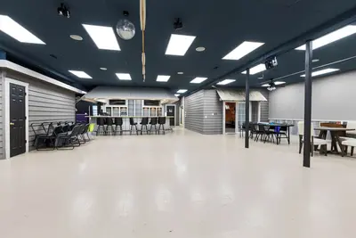 Image de Spacious 6-bedroom house with trailer parking