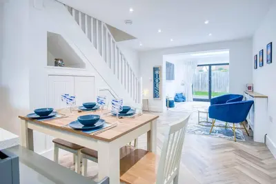 Image de Hatherleigh Drive - 2 Bedroom House - Mumbles