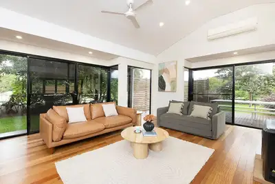 Image de La Dolce Villa - acerage with a pool.