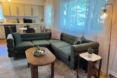 Image de Convenient Home Base Near Downtown + Hospitals