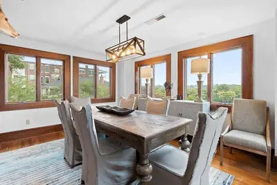 Image de Historic 1920's Downtown Flat: River View & Free Parking - Walk to Arts & Dining