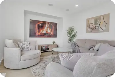 Image de Modern 5 bedroom Lake view home in Prairie Pointe, winnipeg