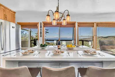 Image de Breathtaking Lake Views | Nearby Stagecoach Lift