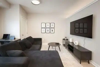 Image de High-End 1br Uptown Apartment • Near Downtown Mpls