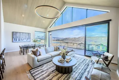 Image de Near Deer Valley East Village Skiing | Jordanelle Views | Hot Tub | 4 King Suites