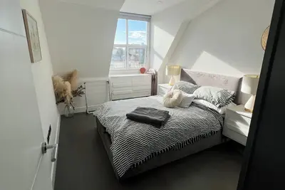 Image de Stunning Modern Apartment with Private Car Parking Space