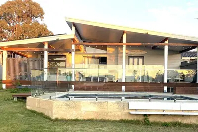 Image de Falcon Beach Retreat - Sleeps 12 + Pool + Spa + Dogs