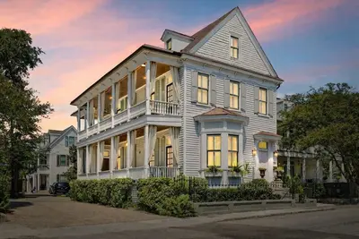 Image de The Inns | 18 bedrooms, Luxurious + Grand Stay!