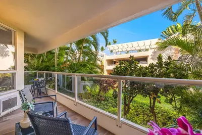 Image de Maui Banyan P104 Stylish 2bd Maui Condo Steps from Beach w/ Lanai, Pools, Tsennis & Ac