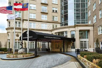 Image de Walk to Fox Theatre | Full Kitchen + Laundry