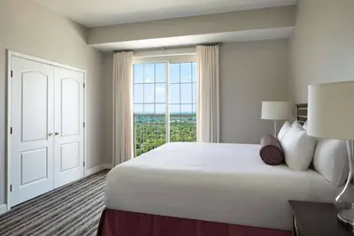 Image de Across from Fox Theatre | Dining + Full Kitchen