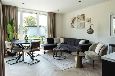 Image de Kaag Villas: charming 2-bedroom chalet #310 by peaceful canals amid Dutch nature