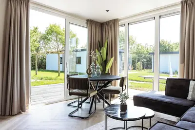 Image de Kaag Villas: charming 2-bedroom chalet #332 by peaceful canals amid Dutch nature