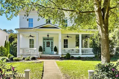 Image de Downtown Davidson & Lake Norman House - Pet Friendly