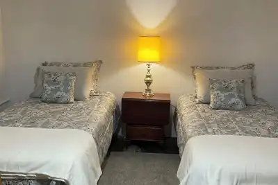 Image de Marvelous 3-bedroom second floor apartment in Carlisle with lots of history