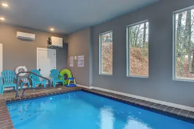 Image de 3bd Indoor Pool Cabin Near Town | HotTub + FirePit