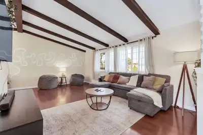 Image de 6bd Near Dt - Bbq Grill, Games & Football Fun