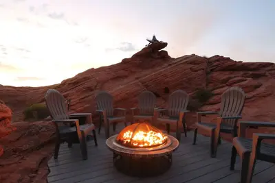 Image de Private residential vacation home nestled in the native Navajo Sandstone rocks of Sand Hollow enjoy this one of a kind experiences. 4 Br, 3 bath rental that sleeps 10 with ease - themed and ready to enjoy!