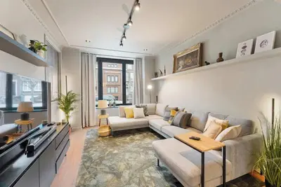 Elegant & Spacious House close to Center