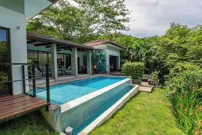 Image de New Listing! -Casa Lumina – Contemporary 3-Bedroom Villa with Private Pool - 6 Guests