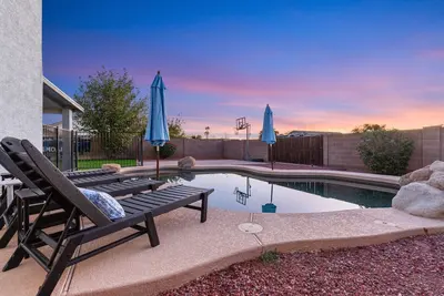 Image de Glendale Oasis • Pool • Basketball • Pool Table • Walk to Stadium