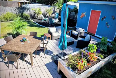 Modern 3-BedRoom House\nLarge Deck, Firepit, Chef's kitchen, King Suite