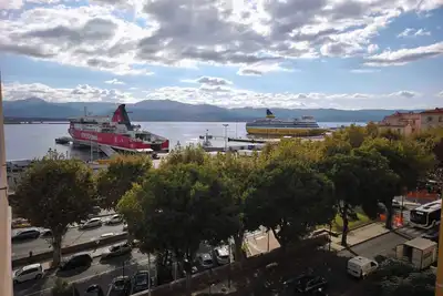 Image de T3 lumineux au cœur d’Ajaccio avec vue port