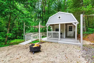Image de Charming bungalow Tiny Home, Fire pit, Close to town, Dog Friendly, Mountain Air