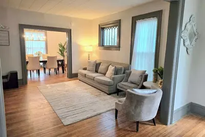 Image de Victorian charm meets modern comfort Sleeps 10 w/Ac Fully Stocked