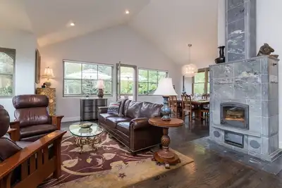 Image de Home in Ketchum with Fireplace and New Appliances!