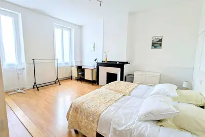 Image de 1 à 4 Chambres en colocation dans un très grand appartement meublé classé 3*