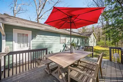 Image de 4Door 10br Group Retreat |5min Marietta Sq*Sleep24