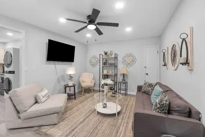 Image de Serene 2br1ba Sleep 6 w/ KingBed| 5min Marietta Sq