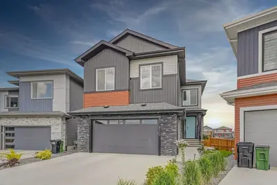 Image de 2br Walkout Home Backing onto Pond