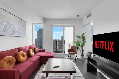 Image de City Views - 5 min to Eaton Centre - Dundas Sq