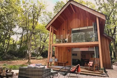 Image de Owl Cabin, Home near Matlock, Derbyshire. Private Woodfired Hot Tub