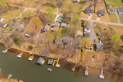 Image de Fantastic 4-bedroom Home on Lake Bowen