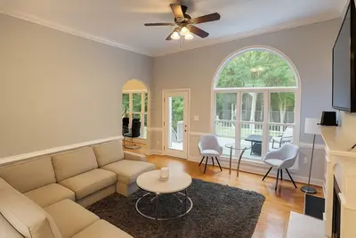 Image de 4-bedroom contempary house 10 miles from Downtown Atlanta