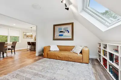 Image de Barrel and Birch - Modern Apt w/ Sauna & Robes!