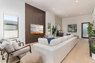 Image de Luxury Miami Oasis 4 Bd 3. 5 Ba with a Guest House with Heated Pool and Bbq