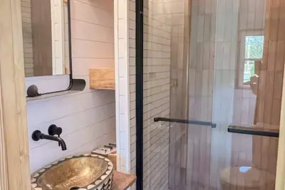 Image de The Cork Cottages, Unit 1, Modern and New 2b/2b in the heart of wine country.