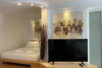 Image de Top-floor attic with large terrace, 700m from metro, 2 stops from the Acropolis