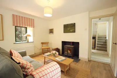 Image de Wake up in Wicklow to the sounds of a gentle stream in this historic gate house.
