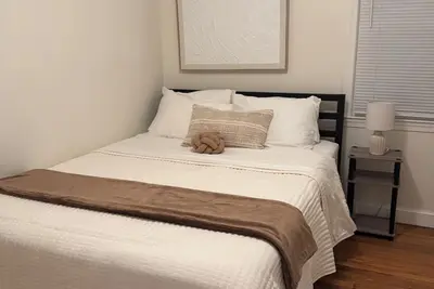 Image de Modern 2br Home with Private Patio - Walk to Potomac Yard