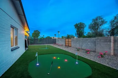 Image de Downtown Gilbert • Hot Tub • Glow Golf • Game Room • Sleeps 12