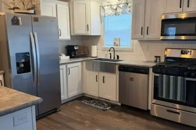 Image de Beautiful brand new home at Plum Point Cottages on Seneca Lake with many extras