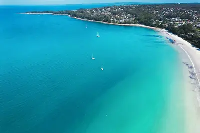 Image de Collingwood Villa, A large family beachfront escape -Dog friendly! Can sleep 18